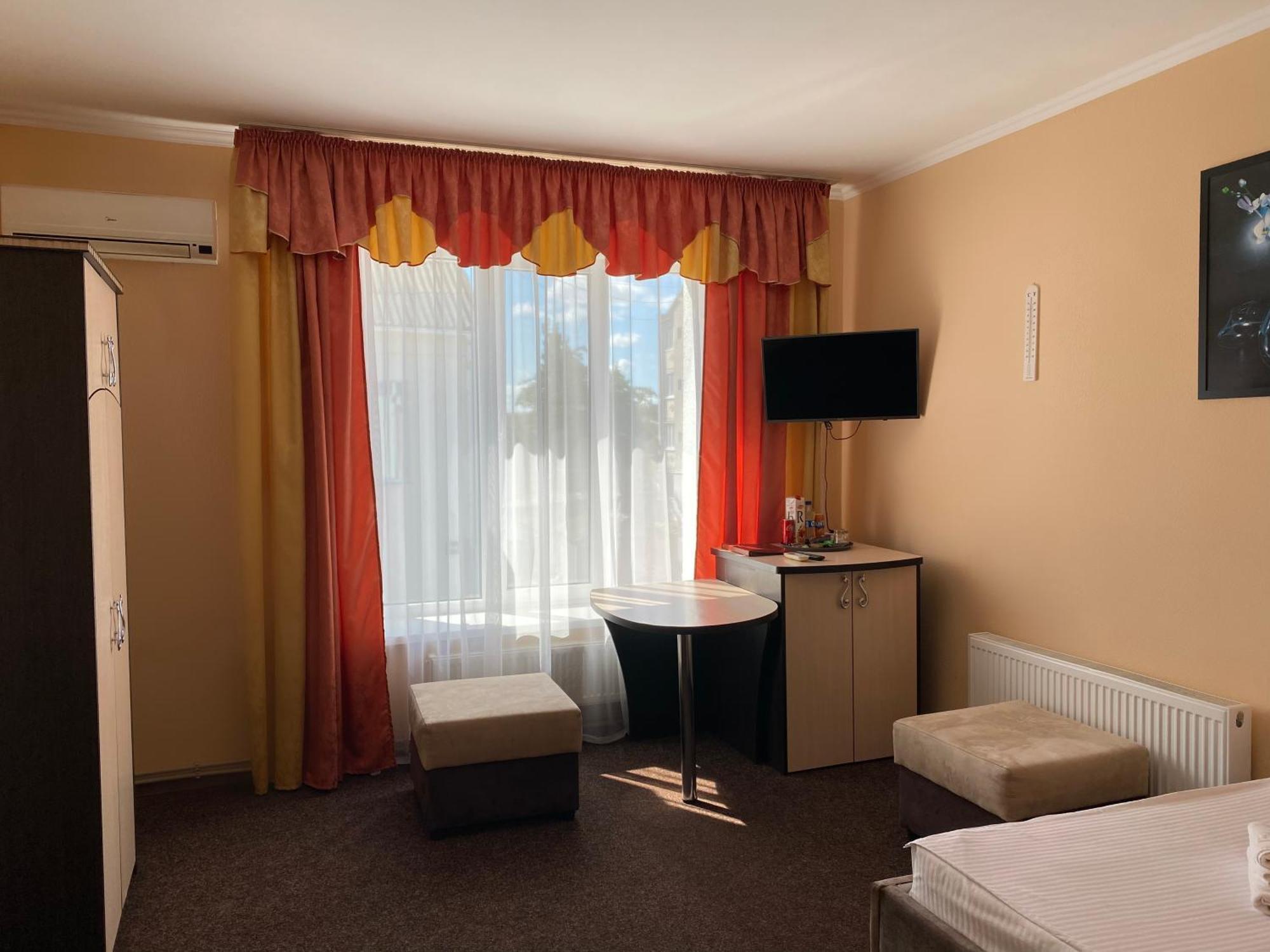 Hotel Орхідея Romny Exteriér fotografie